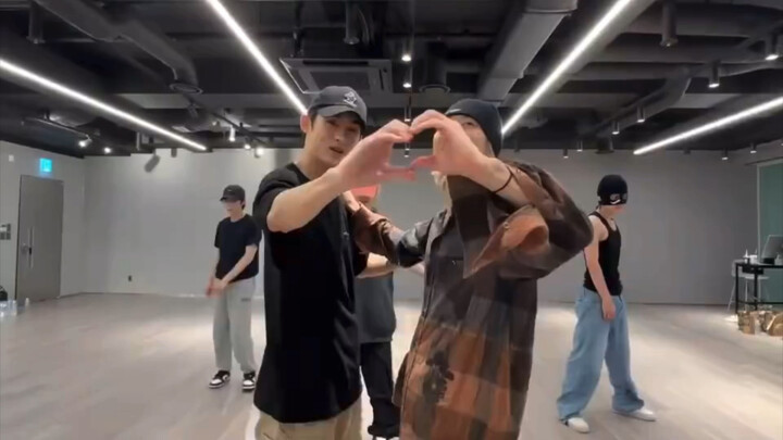 "NCT/Way V" نسخة Poppia Dance Studio ~ هذه الأغنية بالتأكيد أكثر روعة من الأغنية الرئيسية ~