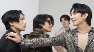 Lucu banget. Aku nggak berguna buat kalian, gangster. Hahahahahaha