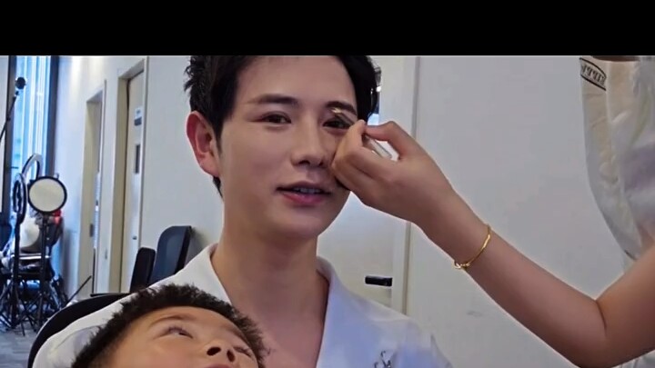 วิดีโอแนะนำแฟนสาวสุดป่วน #ถงจิ้นเฉิง#หนานเจียงผู้แสนลึกซึ้งอันดับหนึ่ง