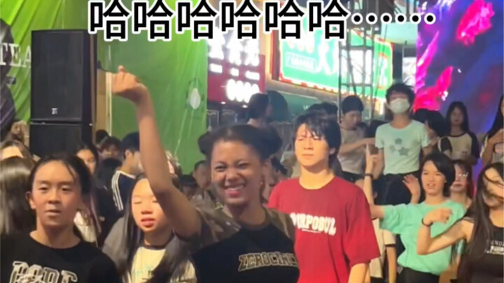 来自10后随舞的“小心机”！每次BP的歌都是好多人啊！这次终于被我逮到机会了！！！