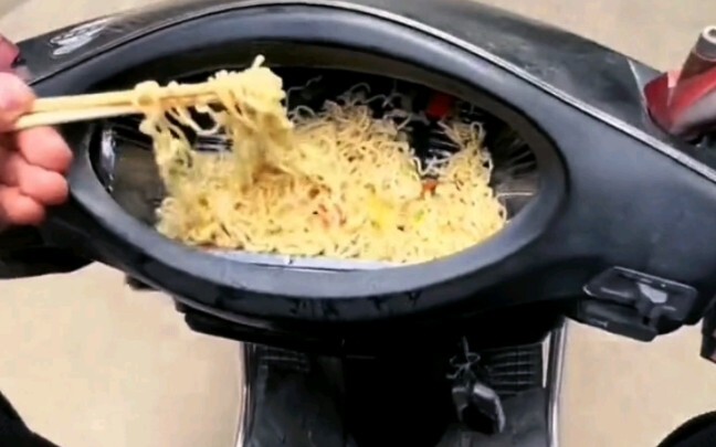 บะหมี่รถเข็น