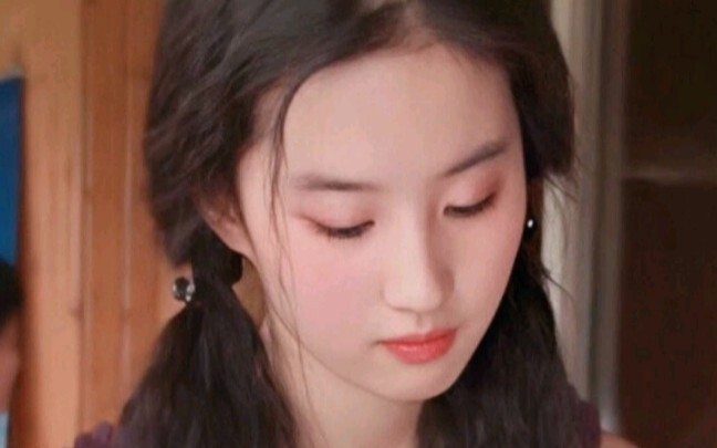【Liu Yifei’s Beauty】How many seconds can you go without blinking? (I can keep staring the whole time