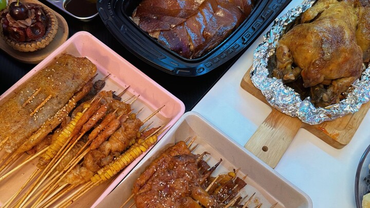 Breakfast: eggs. Lunch: cucumber. Dinner: Eight delivery riders are already on their way to my home.