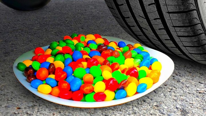 EKSPERIMEN : MOBIL vs M2M Candy on Plate | Crushing Crunchy & Soft Things by Car!