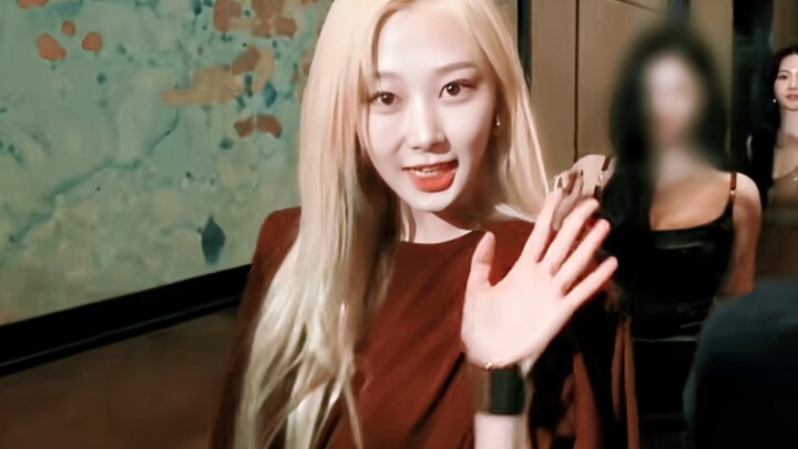 Cảm giác thư thái mới là chân lý, bạn ơi! Giselle tham dự sự kiện thời trang mà như đang ở nhà mình 