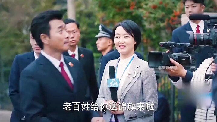 Đưa bức trướng cho bí thư, nhưng lại kêu oan