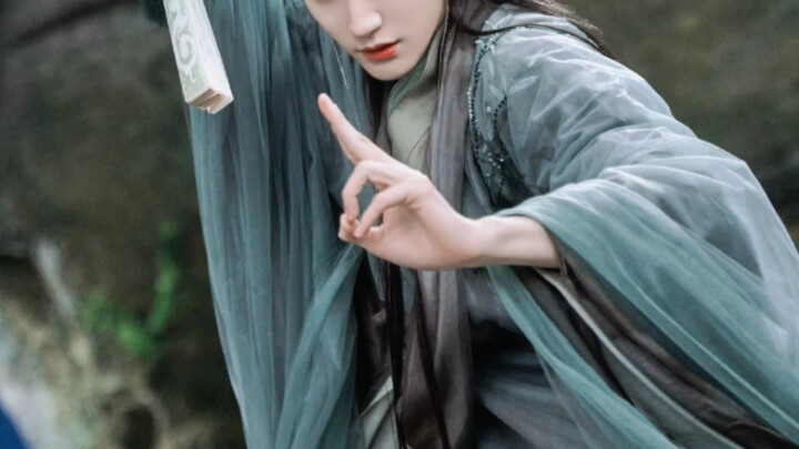 Các màn thi triển phép thuật sao không làm giống kiểu này nhỉ! Rộng mở, dứt khoát, có sức nặng, như 