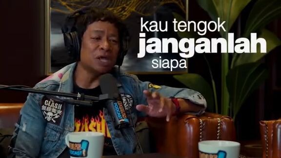 Jangan lihat siapa yang menyampaikan, tetapi lihatlah apa yang disampaikan .