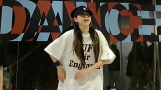 跳舞本身就是一件快乐的事情