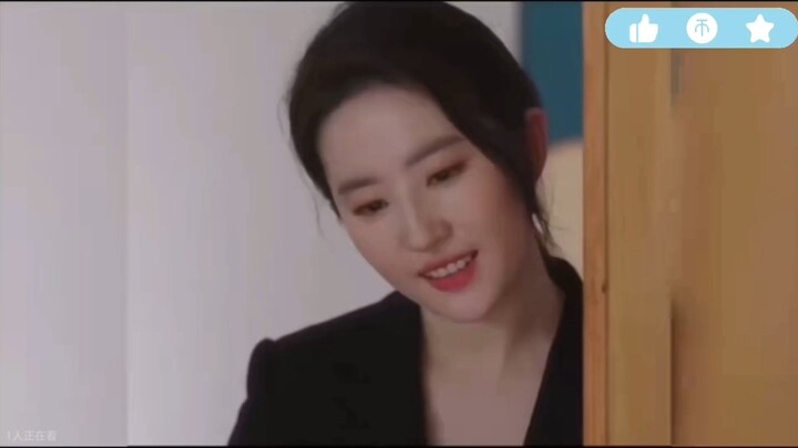 Pernah lihat Liu Yifei pakai stoking hitam?