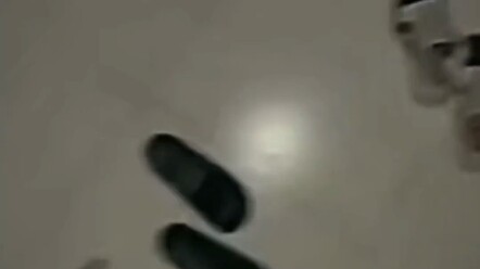 في منتصف الليل، ما زالوا يثقبون الجدران؟ أهكذا يُترك الناس ينامون؟