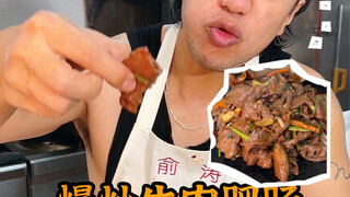 Tumis daging sapi dan usus babi! Usus babi memang yang terbaik! Hahahaha