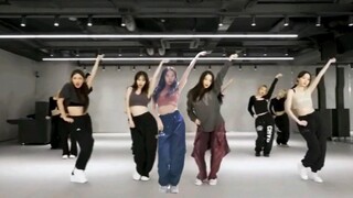 aespa menari ulang lagu "salty sweet" di depan cermin bersama-sama, sangat keren! Aku harus buru-bur