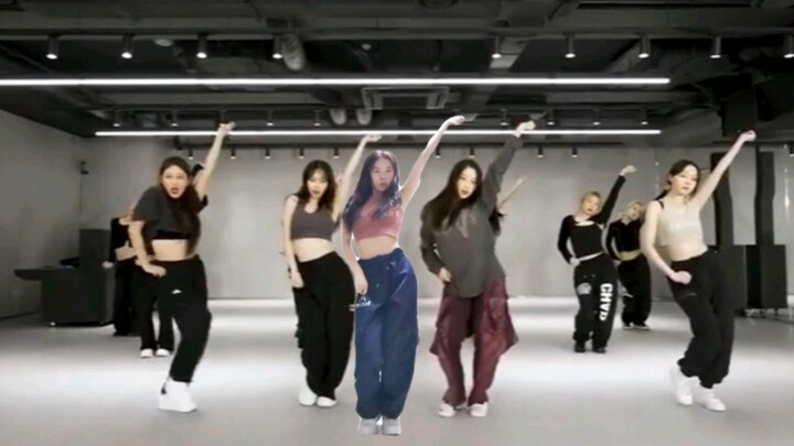 aespa's "salty sweet" mirror-flip dance challenge together—such a great moment, I've got to catch an