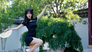 [Yi Xiaotu] Bunga dan bulan berpasangan |. Gadis siapakah gadis dengan cheongsam yang berkibar dan a