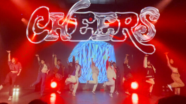 【SEVENTEEN】Bringing backing dancers to cover Cheers and rock the Livehouse in Hangzhou | What is a t