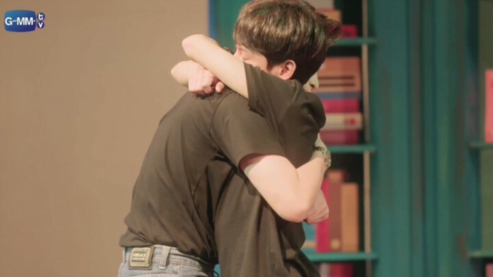 The famous scenes of comforting husbands