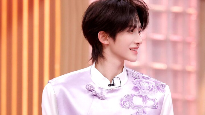 พอเสี่ยวอวี่ยิ้มปุ๊บ ก็รู้เลยว่าเขาต้องกำลังคิดจะทำเรื่องแสบอีกแล้ว