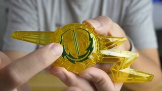 [Zero Model Play] Tim merah, kuning dan biru telah tiba! Ulasan Buku Kamen Rider Holy Blade Three Es
