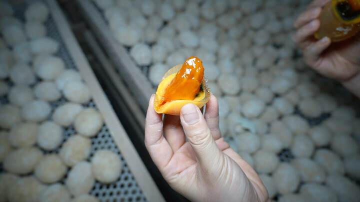 ลองชิมไข่เปลือกเหลืองของเสฉวนดูสักหน่อย