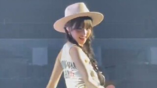 “被张元英舞台转圈视频硬控30秒”