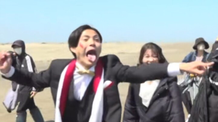 No one can resist the Facial Expression Grand Prix!