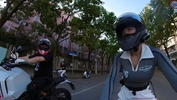 บอกแบทแมนว่าฉันอยากกลับก็อตแธมแล้ว #จีบสาว #สาวนักบิด #ผู้ชายซิกมา