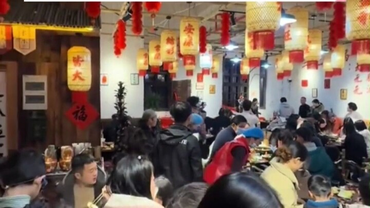 If a restaurant dislikes big eaters, it might as well just close down.