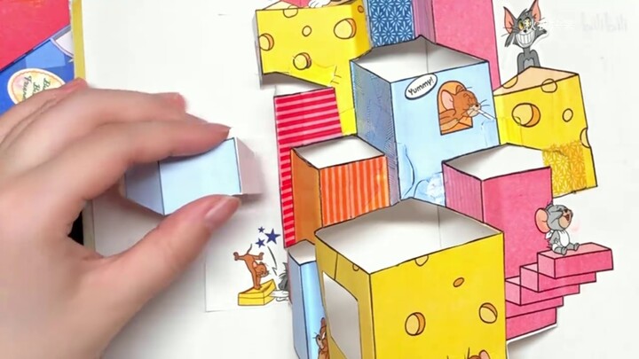 Transformasi Tas Kertas Kopi Luckin - Buku Pop-up Tom dan Jerry Hide and Seek