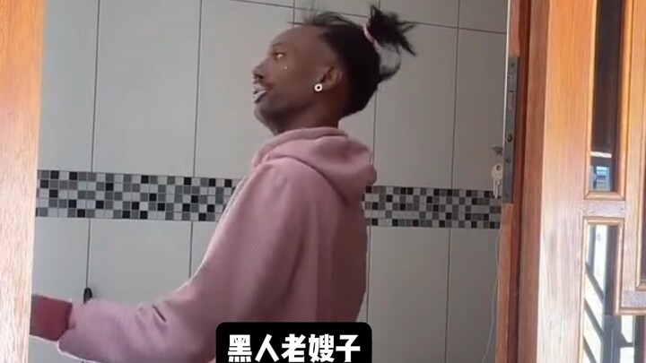 Here she is—Black auntie and Cao Po competing in head-to-head wrestling