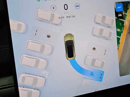 المساعدة في ركن السيارة في su7 تمثل ضربة قوية للكلاب المحلية