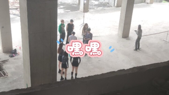 วันนี้เด็กเร่ร่อนตัวน้อยเจอเน็ตไอดอลอีกแล้ว ความแตกต่างชัดเจนมาก!