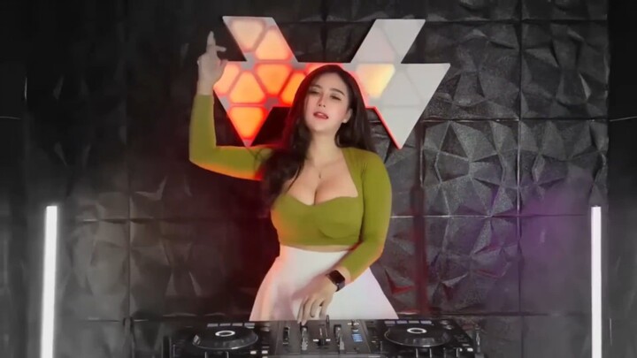 DJ TIK TOK VIRAL - ADA YANG BERGETAR BOSSKU DJ BIDDY MENYALA ABANGKU..