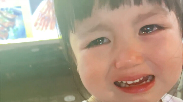 Tak perlu banyak bicara! Semuanya, ayo kita tertawa bareng lihat dia!!