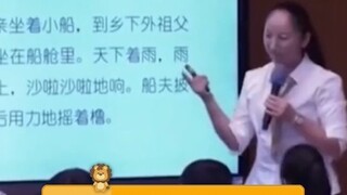 Lý Văn trông thật dịu dàng.