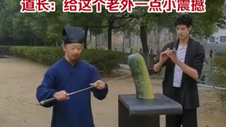 Năm đó, hoa mơ nở và mưa nhẹ, vị đạo sĩ bảo tôi hãy tin vào khoa học...