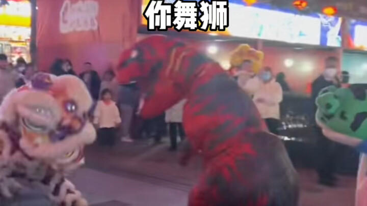 Bạn múa lân, tôi múa rồng