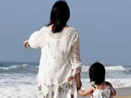 Bé gái 3 tuổi bị ông nội cắt hỏng tóc, mẹ vượt 260 km bỏ ra 1.880 tệ để đưa con đi nối tóc; lòng tự 
