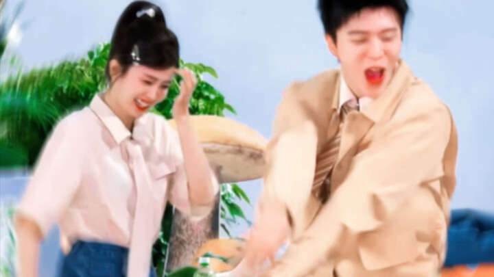 ตอนแรกของมาตรฐานสองมาตรฐาน | อยู่ต่อหน้าเธอแล้วก็ทำตัวเรียบร้อย จะโดนดุไปบ้างก็ช่าง!