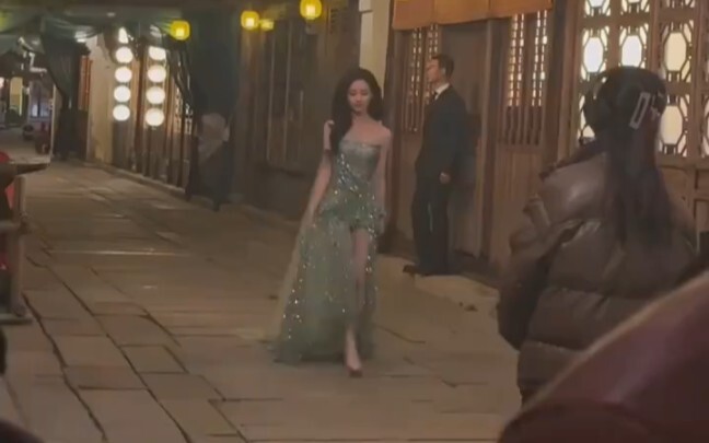 ดูจื่อ ระวังนะ ล้มลงในอ้อมแขนฉันสิ