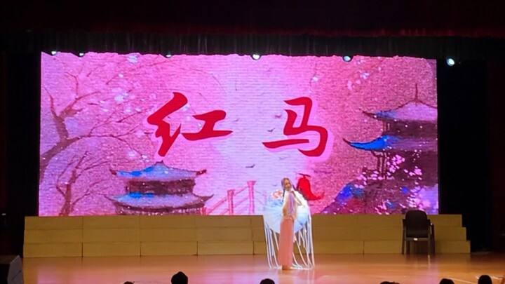 Bản cover "Red Horse" của một học sinh trung học đã lâu không tập võ (cũng nói về việc xem màn biểu 