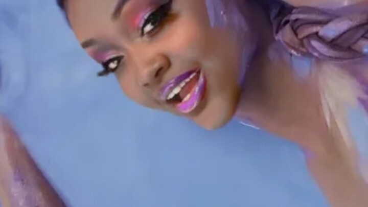 Ariana Grindr- Chúa là một trinh nữ