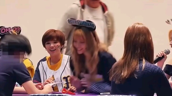Accidentally hit a fan’s momo