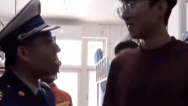 “Stand-up comedy master on flat ground: the strongest spear has met the strongest shield!”