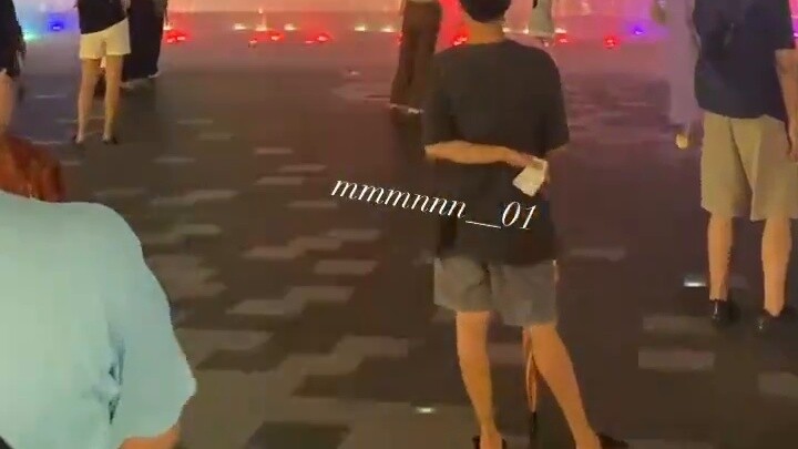 【BABYMONSTER】 The timing of playing BLACKPINK's song in the square is so coincidental haha