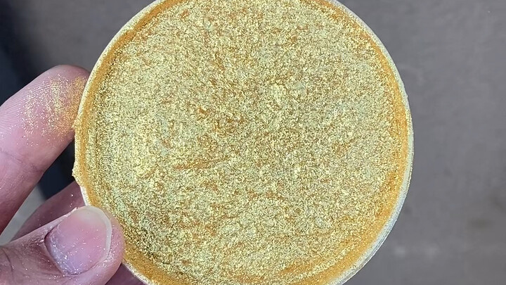 Can you paint gold on your face?