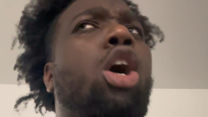 Brothers, this massive haul of snacks is insane! Let me savor it first, then I’ll share my thoughts 