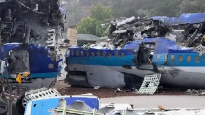 Melihat lokasi kecelakaan pesawat Boeing 747 dari jarak dekat, sungguh sulit dipercaya!!!!