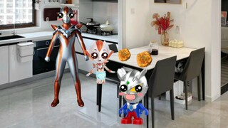妹妹和哥哥抢零食吃