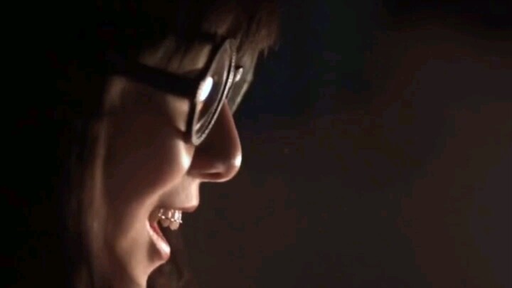 Seorang wanita melakukan lelang online untuk pertama kalinya, ternyata demi membeli sebuah tas.